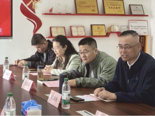 心理学专业骨干教师共同参与了交流座谈