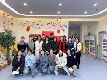 名实习生在园期间的表现给予高度肯定