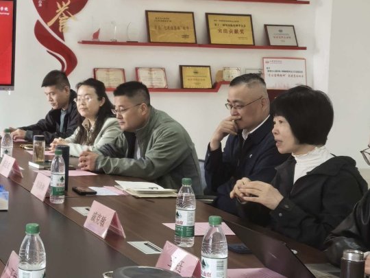 并带领来访教师实地参观了mk体育在线