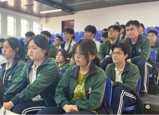 为同学们带来了一场别开生面的心理赋能