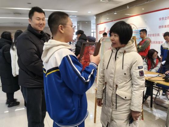 副院长戚克敏以及辅导员的组织带领下