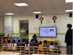 名誉顾问郑庆凤园长及双方相关师生共同