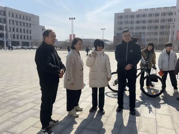 为大力弘扬新时代雷锋精神